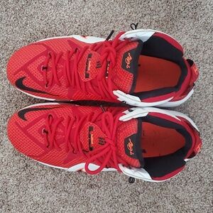 Nike LeBron Basketball shoes, Men's size 11